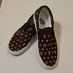 CUSTOM MADE Vans size 9.5